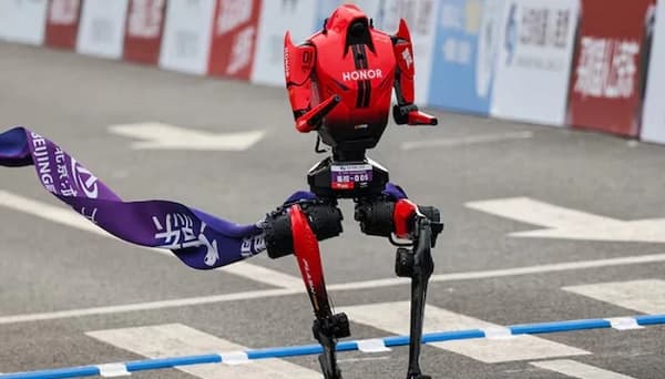 China Humanoid Robot Lightning Beats Usain Bolt Re