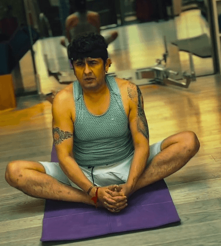 Sonu Nigam resumes his fitness journey with yoga after surgery