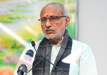 V-P Radhakrishnan to felicitate Andhra farmers, launch maize seed tomorrow