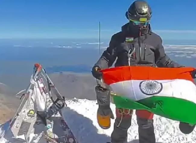 Mp Varsha Patel Hoists Tricolour Mount Elbrus Euro