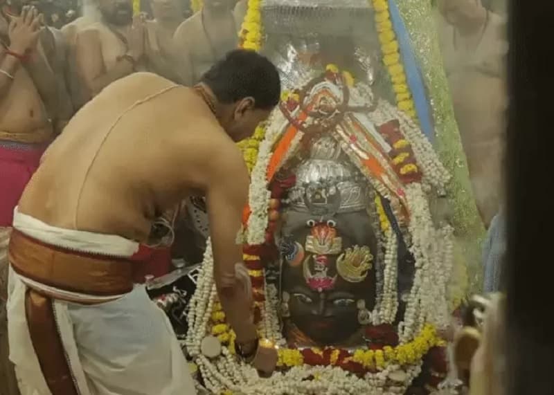 Mp Baba Mahakal Bhasma Aarti Darshan Devotees Four
