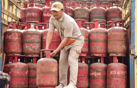 TN govt announces three free LPG cylinders annually for 1.30 crore families