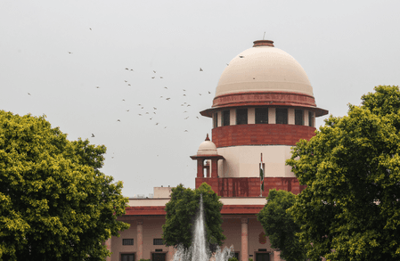 SC stays HC order directing criminal, disciplinary proceedings against two advocates