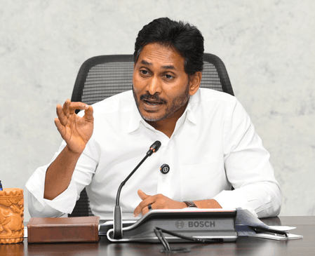 Jagan urges Chandrababu to resolve demands of striking junior doctors