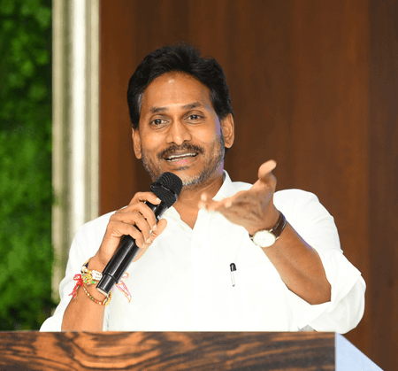 Jagan asks YSRCP cadres to capitalise on anti-incumbency in local body polls