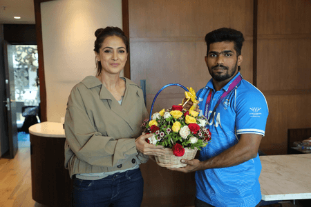 Simran meets Commonwealth Games silver medalist Raja Muthupandi; congratulates weightlifter for feat