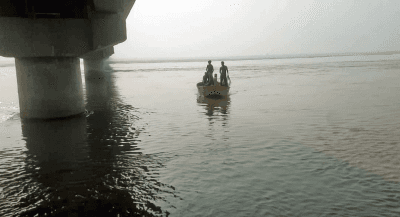 Boat capsizes in the Ganga in Bhagalpur, six labourers missing