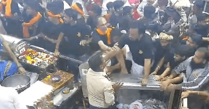 Ruckus at Ujjain's Mahakal temple after Kanwariyas try to breach barricades