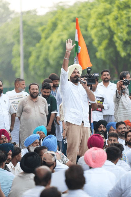 Hundreds of Punjab Congress workers stage protest over rising sugar prices