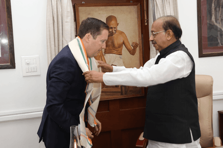US Envoy visit Gandhi Smriti, discusses bilateral ties with Vice Chairman