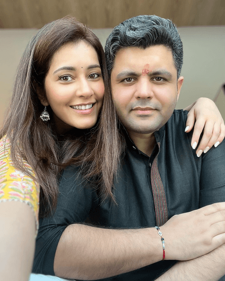 Raashi Khanna pens adorable note to brother on Raksha Bandhan