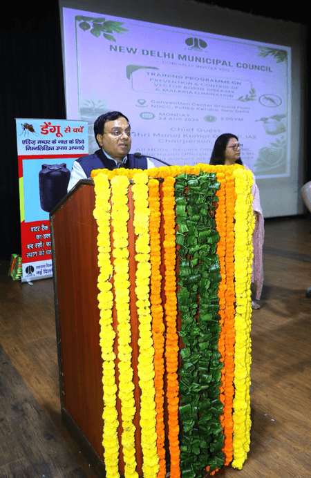 NDMC chief Manoj Kumar Dwivedi hands over pension, gratuity cheques to 47 retirees