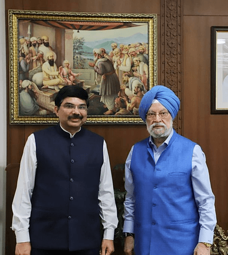 Oil Minister Hardeep Puri briefs India’s new envoy to Qatar on energy issues